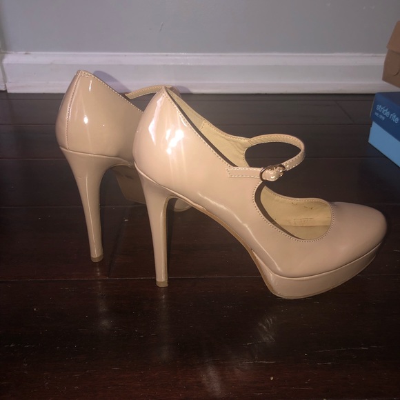 Chinese Laundry Heels Beige - Picture 4 of 6